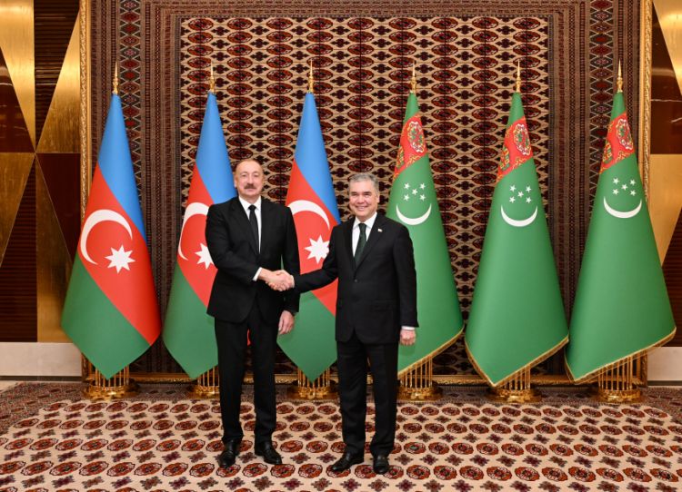 Azərbaycan Prezidenti İlham Əliyevin Türkmənistan Xalq Məsləhətinin sədri ilə təkbətək görüşü olub<font color='red'> - YENİLƏNİB 2</font><font color=red> - FOTOLAR</font>