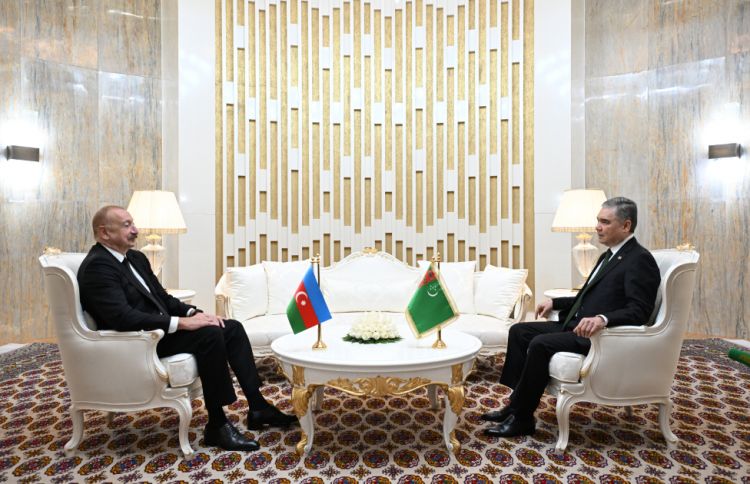 Azərbaycan Prezidenti İlham Əliyevin Türkmənistan Xalq Məsləhətinin sədri ilə təkbətək görüşü olub<font color=red> - FOTOLAR</font>
