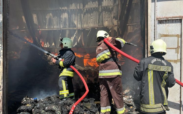 FHN: “Sədərək” ticarət mərkəzində yanğının yayılmasının qarşısı alınıb<font color='red'> - YENİLƏNİB 4</font>