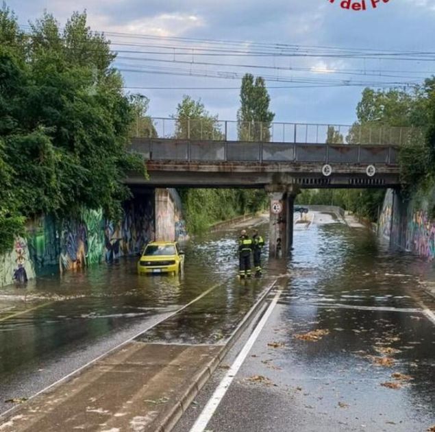 İtaliyada əlverişsiz hava şəraiti fəsadlara səbəb olub<font color=red> - FOTOLAR</font>