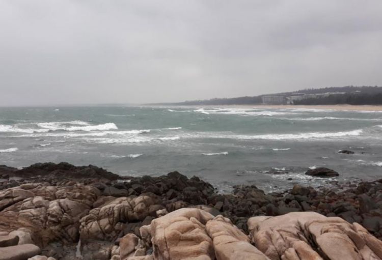 Çində “Kajiki” qasırğasının təhlükə səviyyəsi aşağı endirilib