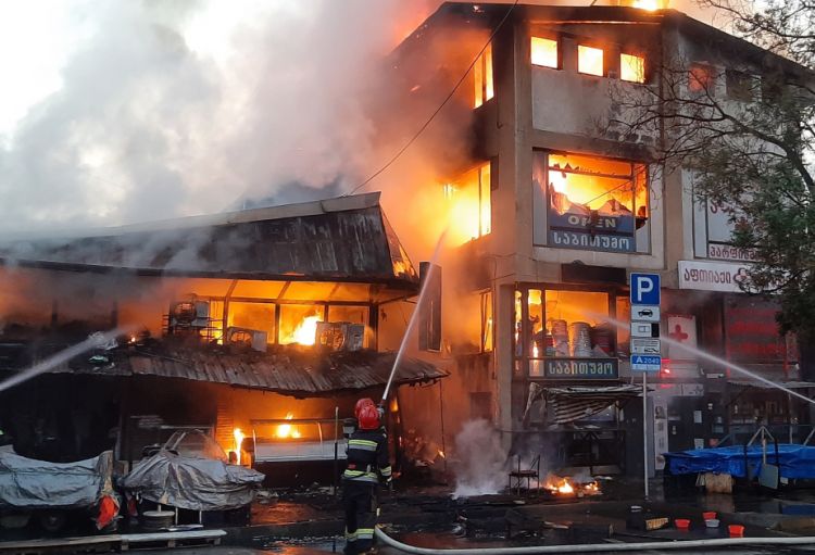 Tbilisidə dəmir yolu vağzalının ərazisində yanğın baş verib