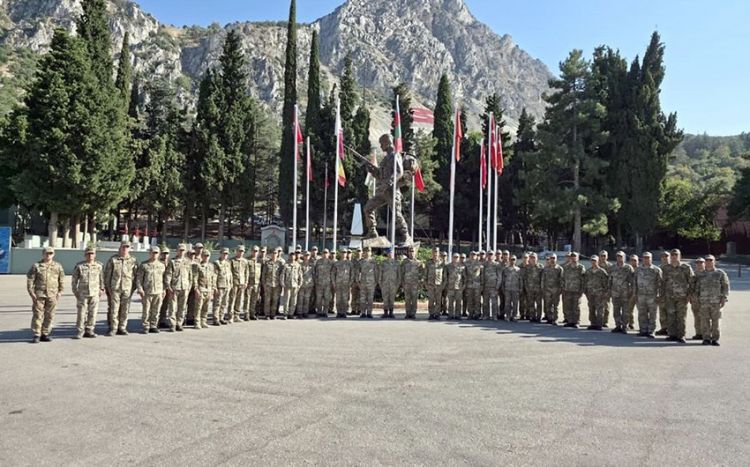 Azərbaycan hərbçiləri Türkiyədə keçirilən komando kursunda iştirak edirlər