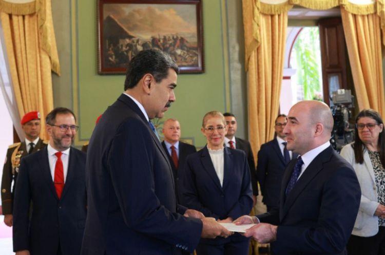Azərbaycan səfiri etimadnaməsini Venesuela Prezidentinə təqdim edib<font color=red> - FOTOLAR</font>