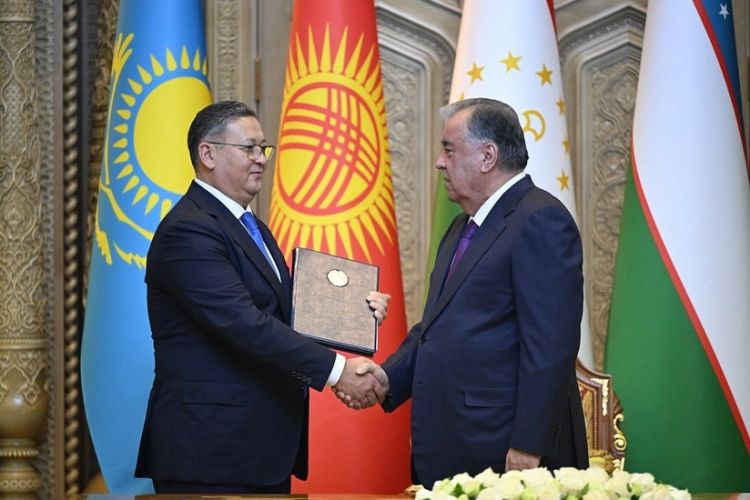  Tacikistan və Qazaxıstan arasında əməkdaşlıq müqaviləsi imzalanıb