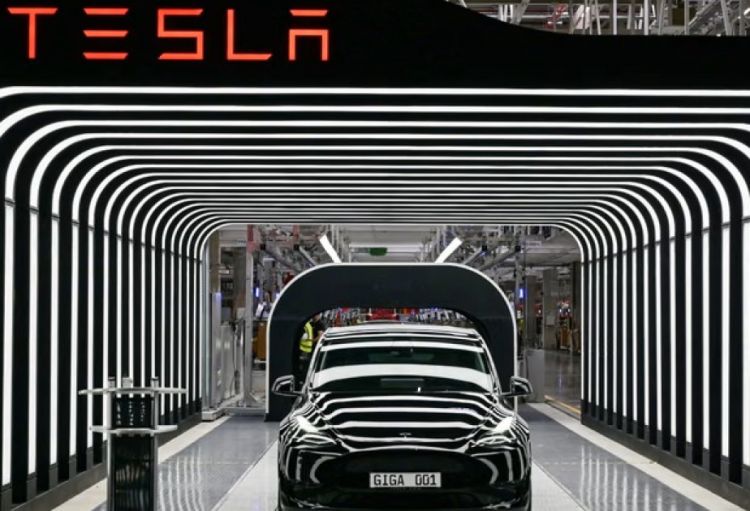İlon Maskın şirkəti Las-Veqas tunellərində sürücüsüz “Tesla” avtomobilini sınaqdan keçirir