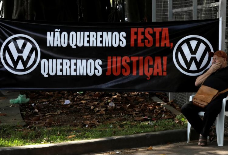 “Volkswagen” Braziliyada ağır əmək şəraitinə görə milyonlarla avro məbləğində cərimələnib