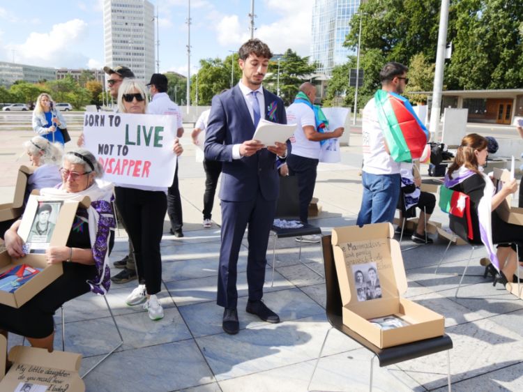 Azərbaycanlı itkinlərin ailə üzvləri ilk dəfə xarici ölkədə aksiya keçirib