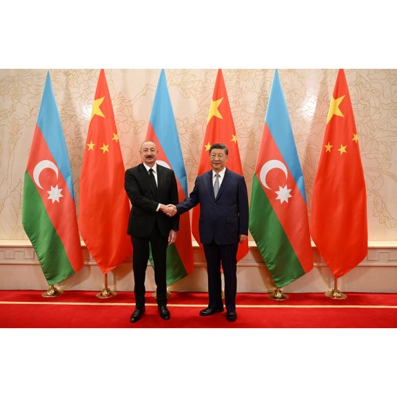 Tiencin şəhərində Azərbaycan Prezidenti İlham Əliyevin Çinin Sədri Si Cinpin ilə görüşü olub<font color=red> - FOTOLAR</font>