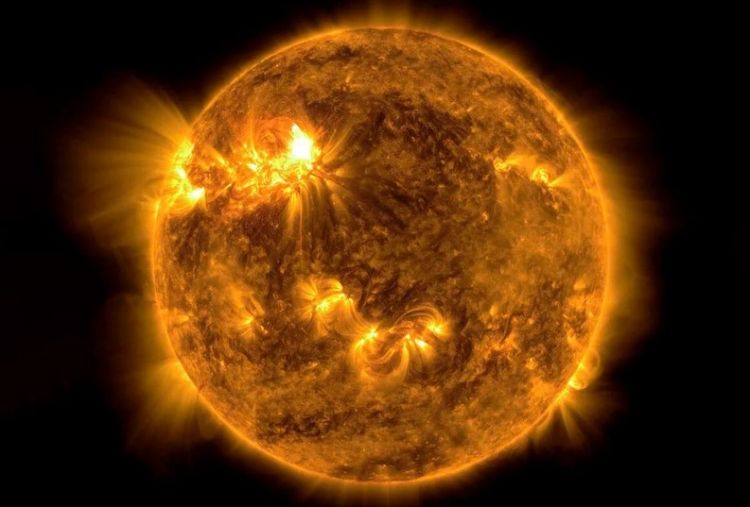 Günəş Yer istiqamətində plazma buludu atıb