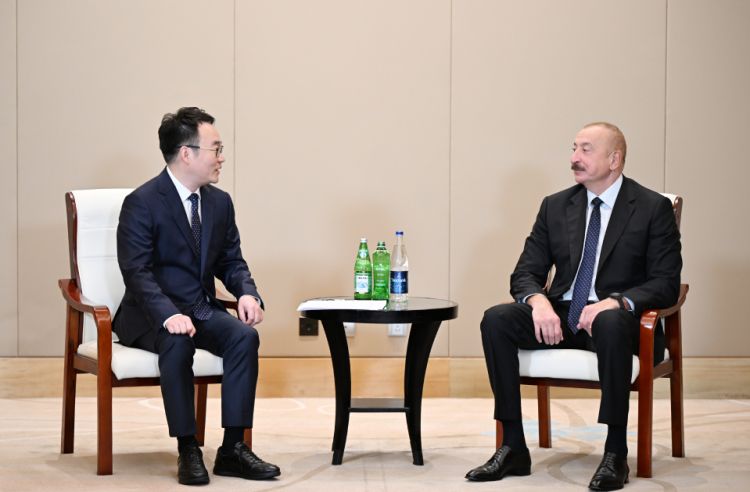 Prezident İlham Əliyev Tiencin şəhərində “Powerchina group” şirkətlər qrupunun icraçı vitse-prezidenti ilə görüşüb<font color=red> - FOTOLAR</font>
