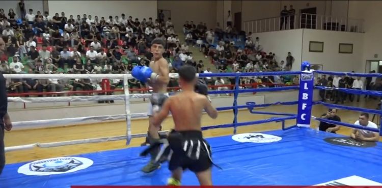 Naxçıvan şəhərində kikboks üzrə döyüş gecəsi keçirilib<font color=red> - VİDEO</font>