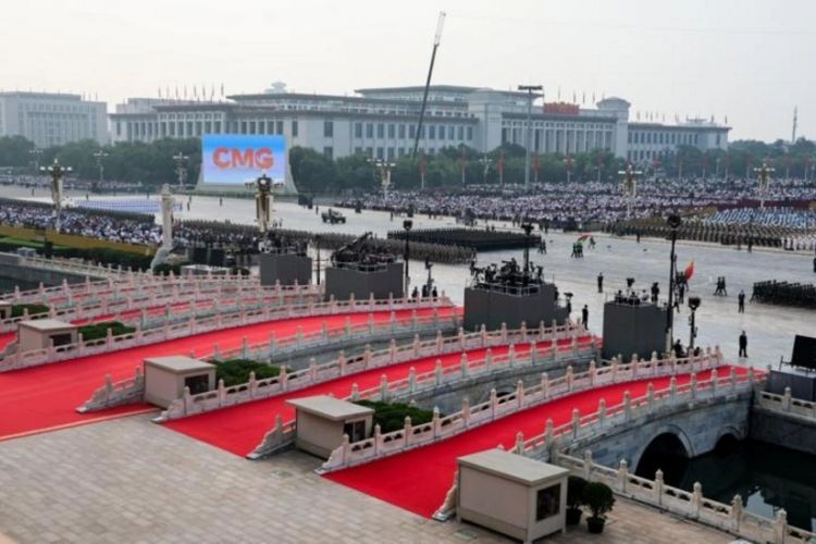 CNN: Çin paradda bir sıra yeni güclü silahlar nümayiş etdirib