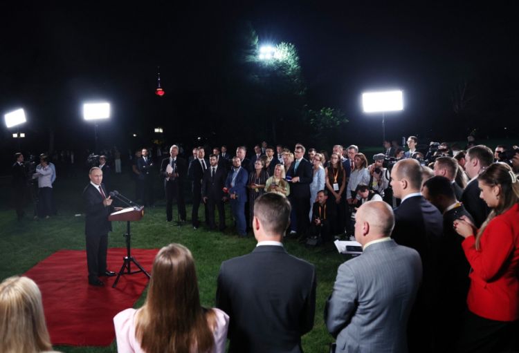 Rusiya Prezidenti Ukrayna münaqişəsinin həlli ilə bağlı “tunelin sonunda işıq” görür