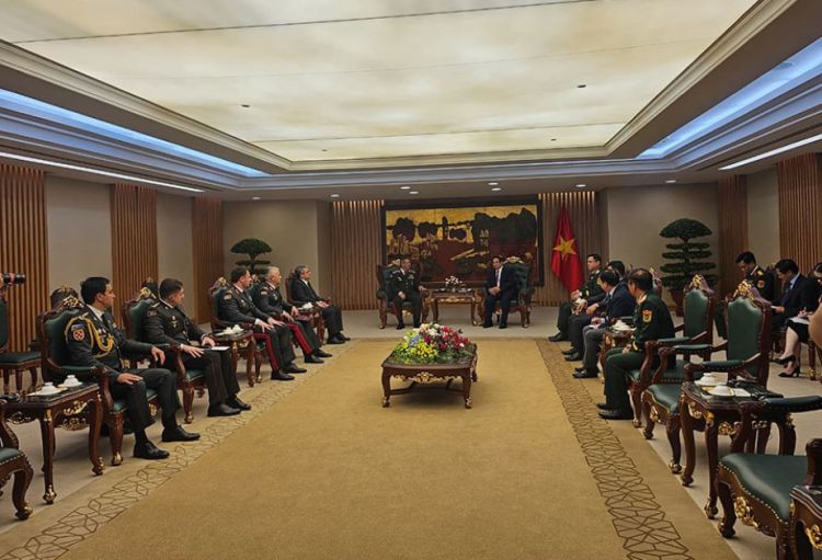 Azərbaycanın müdafiə naziri Vyetnamın baş naziri və hərbi rəhbərliyi ilə görüşüb