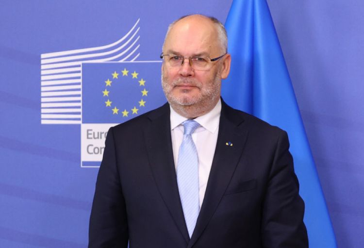 Estoniya Prezidenti Avropanı hərbi potensialını artırmağa çağırıb