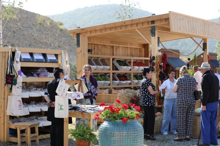 “Laçın həftə bazarı” yerli məhsulların nümunəvi təqdimat məkanına çevrilib<font color=red> - FOTOLAR</font>