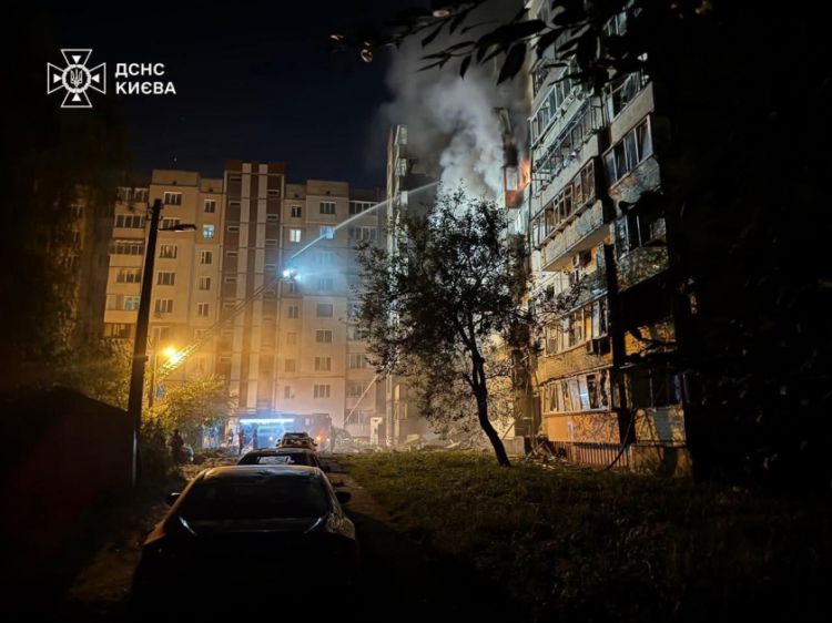 Kiyevə kütləvi hava hücumu edilib, ölənlər və xəsarət alanlar var<font color=red> - FOTOLAR</font>