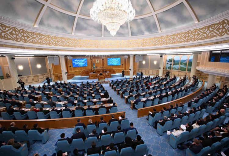 Qazaxıstan Prezidenti birpalatalı parlamentə keçməyi təklif edib