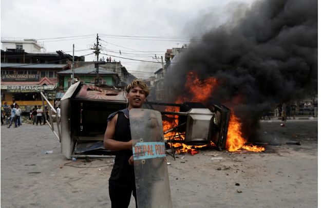 Nepalda kütləvi etirazlar şiddətli xarakter alıb, 20-dən çox şəxs ölüb