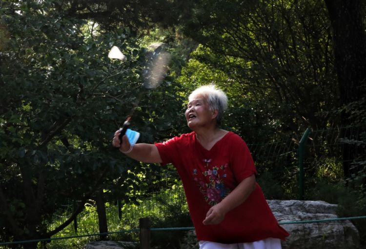 Pekinin yaşlı əhalisinin sayı 5 milyonu ötüb