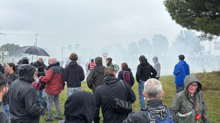 Fransada etiraz aksiyaları genişlənir, saxlanılanların sayı artır<font color=red> - FOTOLAR</font>