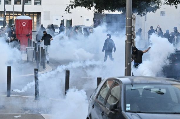 Parisdə 183 etirazçı saxlanılıb