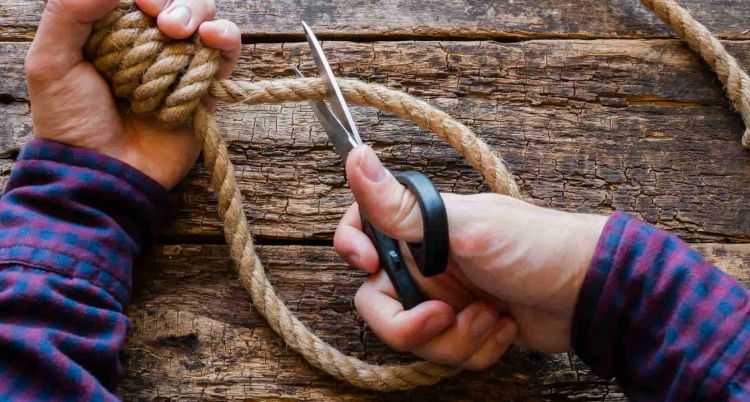 ÜST: Dünyada hər il təqribən 720 min insan intihar edir