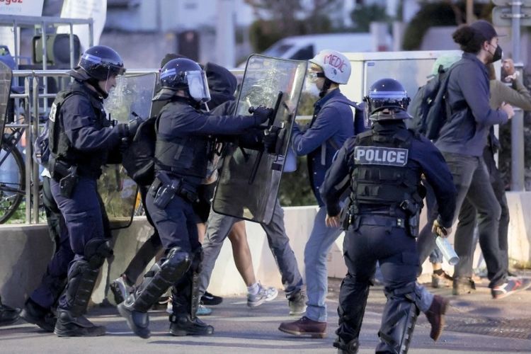 Fransada etiraz aksiyalarında 200 minə yaxın şəxs iştirak edib