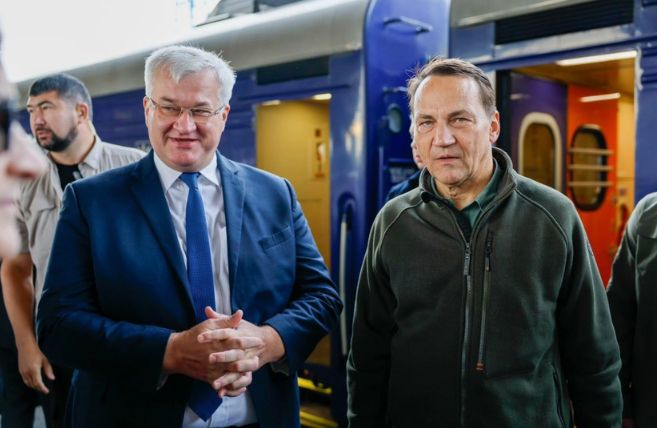 Polşa XİN rəhbəri Kiyevdə səfərdədir