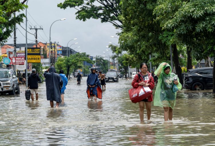 Balidə daşqınlardan sonra itkin düşənlərin axtarışı aparılır