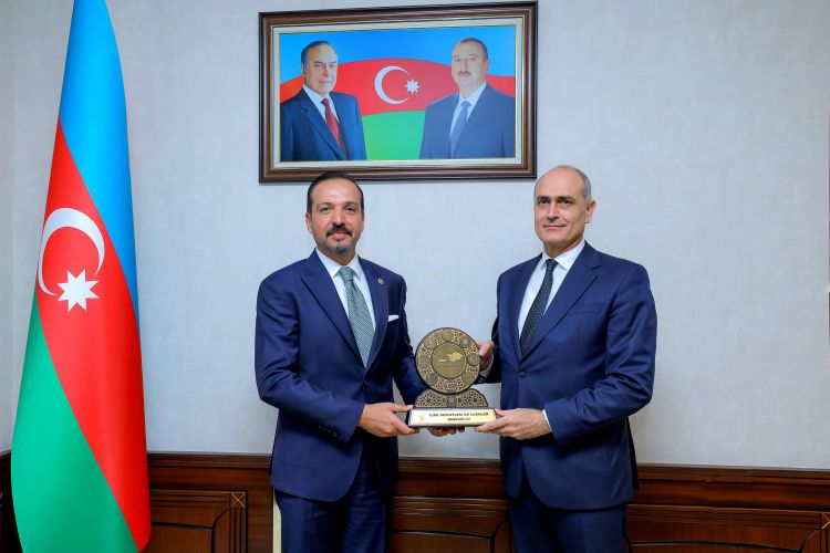 Ali Məclis sədrinin birinci müavini Türkiyənin hakim Ədalət və İnkişaf Partiyası sədrinin müavini Kürşad Zorlu ilə görüşüb<font color=red> - FOTOLAR</font>