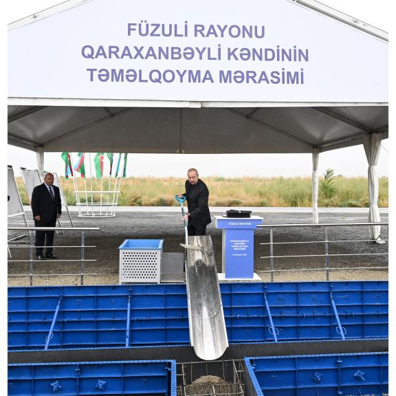 Prezident İlham Əliyev Füzuli rayonunun yeni salınacaq Qaraxanbəyli kəndinin təməlini qoyub<font color=red> - FOTOLAR</font>