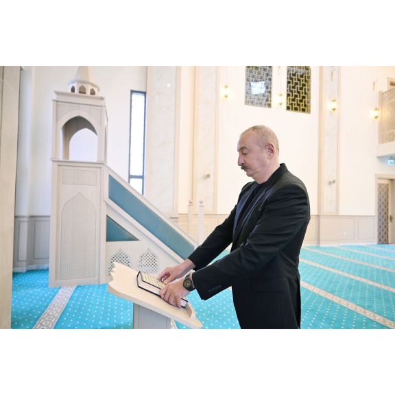 Hadrut qəsəbəsində inşa edilmiş məscidin açılışı olub<font color=red> - FOTOLAR</font>