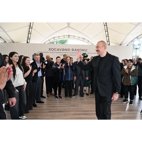 Prezident İlham Əliyev Qırmızı Bazar, Hadrut qəsəbələrinin və Sos kəndinin sakinləri ilə görüşüb<font color=red> - FOTOLAR</font>