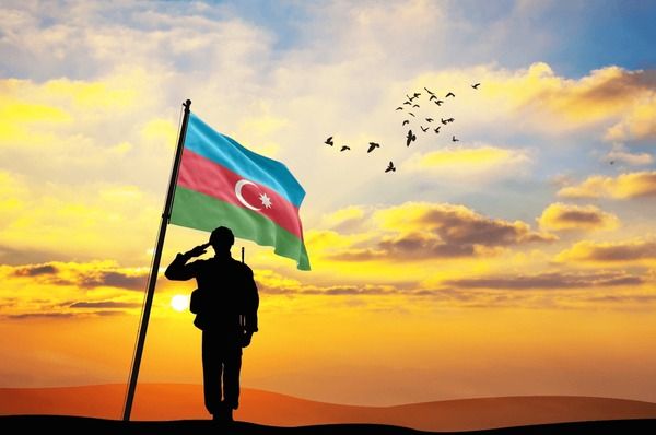 Eyni gündə doğulan iki qəhrəman