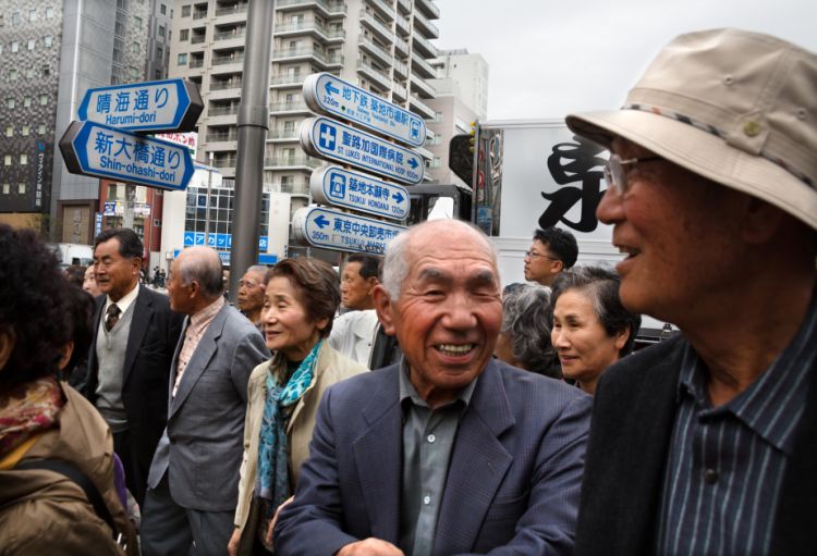 Yaponiyada yaşlı əhalinin sayı rekord həddə çatıb