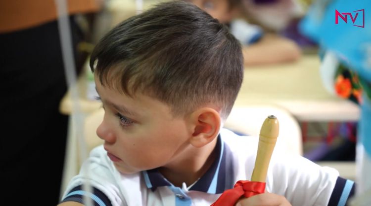 BİRİNCİLƏRİN İLK DƏRS HƏYƏCANI<font color=red> - VİDEO</font>