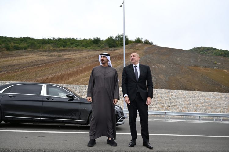 Azərbaycan və Birləşmiş Ərəb Əmirliklərinin prezidentləri Şuşa rayonunun Daşaltı kəndinin fonunda şəkil çəkdiriblər<font color=red> - FOTOLAR</font>