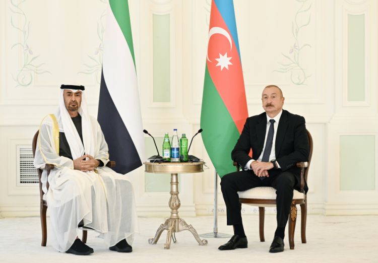 Azərbaycan və BƏƏ prezidentlərinin geniş tərkibdə görüşü olub, sənədlər mübadilə edilib <font color=red> - FOTOLAR</font>