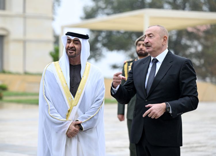 Azərbaycan və Birləşmiş Ərəb Əmirliklərinin prezidentləri Şuşada Azərbaycanın tanınmış şəxsiyyətlərinin güllələnmiş heykəllərinə baxıblar<font color=red> - FOTOLAR</font>