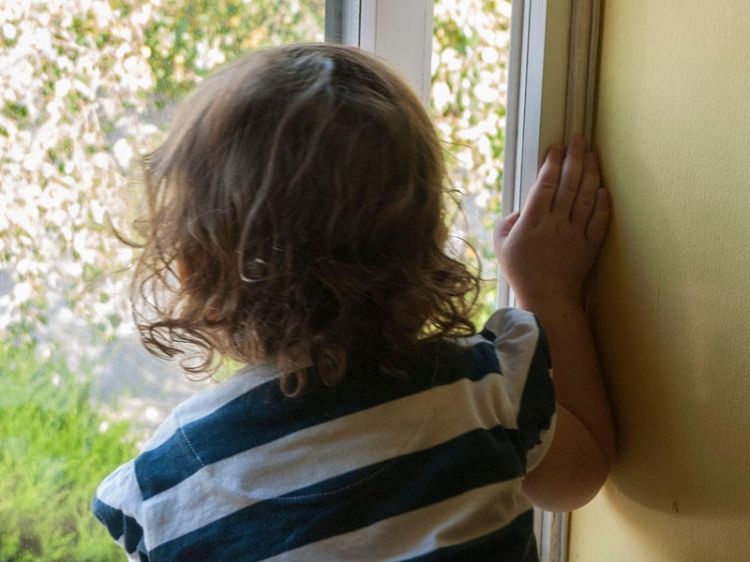 Naxçıvanda 5 yaşlı uşaq eyvandan yıxılıb