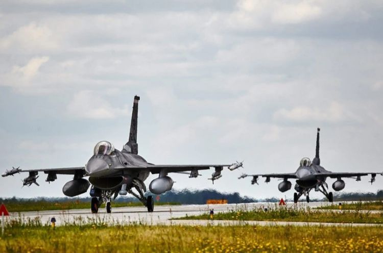 Polşada "F-16"nın atdığı raket yaşayış binasına dəyib