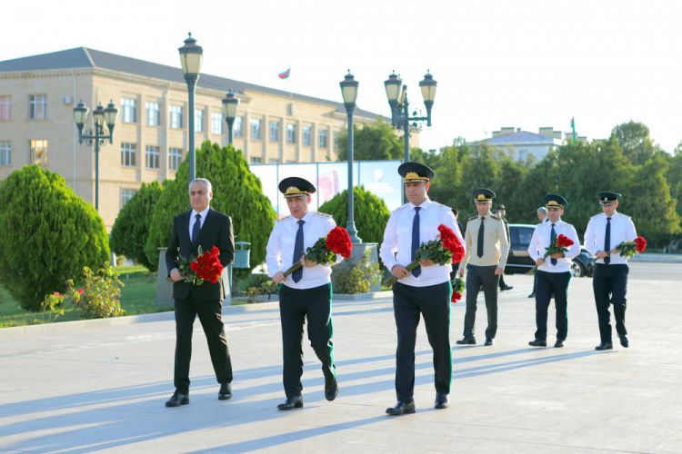 Ümummilli Lider Heydər Əliyevin abidəsi ziyarət edilib<font color=red> - FOTOLAR</font>