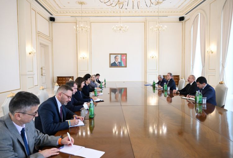 Prezident İlham Əliyev Avropa İttifaqının Genişlənmə üzrə komissarını qəbul edib<font color=red> - FOTOLAR</font>