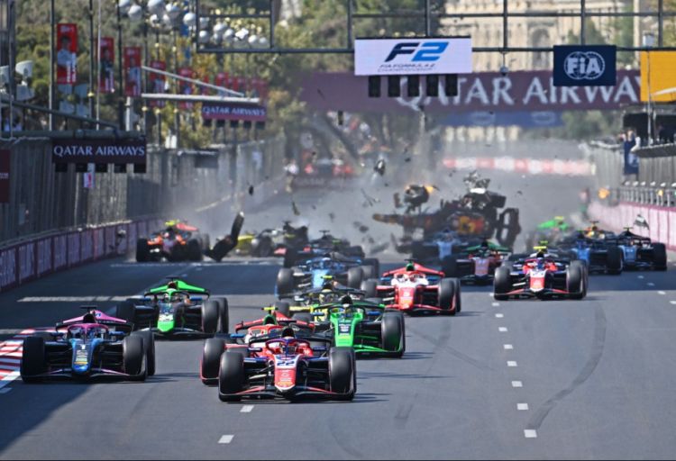 Bakıda Formula 2 yarışı üzrə sərbəst yürüşə start verilib
