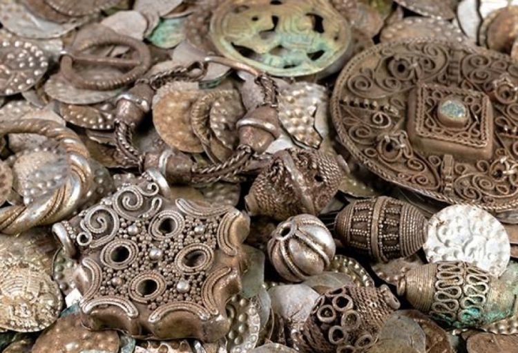 Stokholm ətrafında orta əsrlərə aid ən iri gümüş xəzinələrindən biri tapılıb