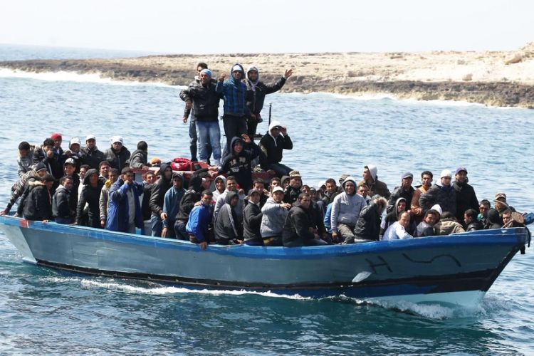 KİV: Bir gün ərzində Britaniyaya 1 000-dən çox qeyri-qanuni miqrant daxil olub