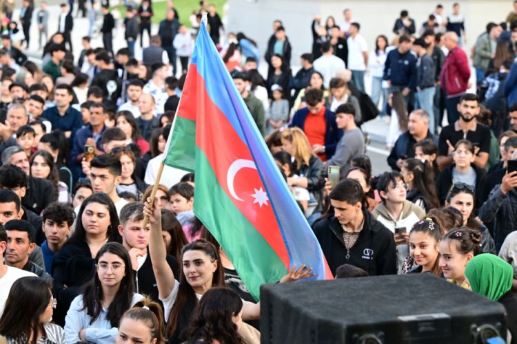 Xankəndidə ilk Şəhər Günü münasibətilə möhtəşəm konsert və atəşfəşanlıq olub<font color=red> - FOTOLAR</font>