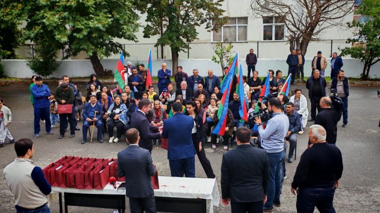 Ağdərənin Həsənriz kəndinə köçən daha 29 ailəyə evlərin açarları təqdim edilib<font color=red> - FOTOLAR</font>